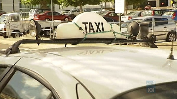 A light on top of a taxi