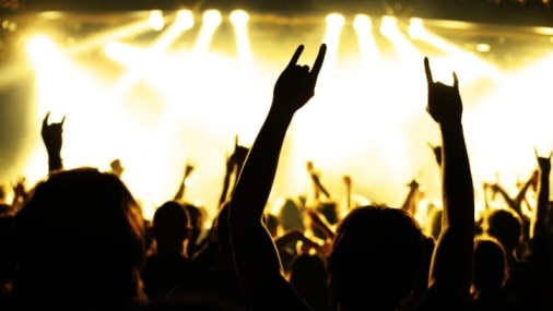 Crowd cheering (Thinkstock: Hemera)