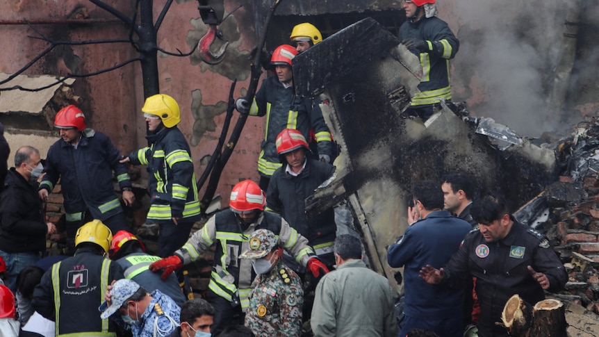 Le crash d’un avion de chasse F-5 tue trois personnes dans le nord-ouest de l’Iran alors que les pilotes se sacrifient pour éviter un accident résidentiel