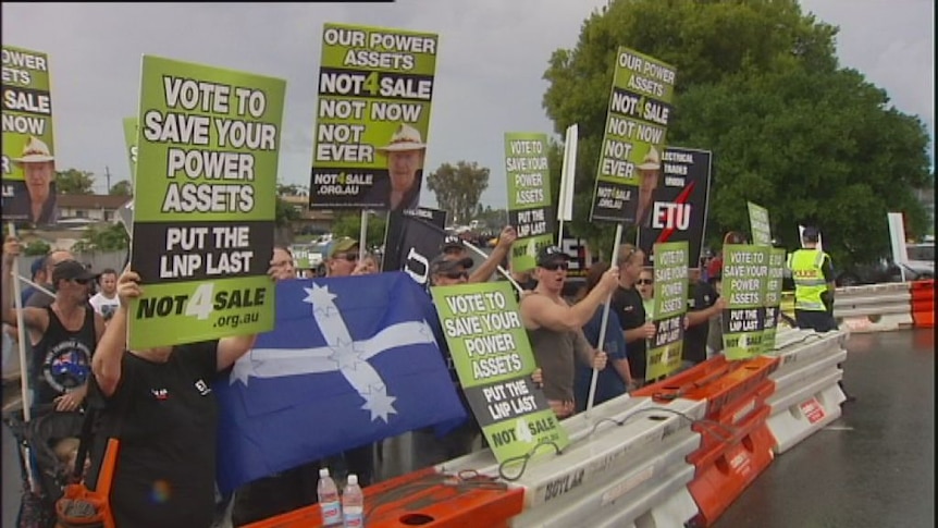 ETU protesters outside Sunshine Coast community forum