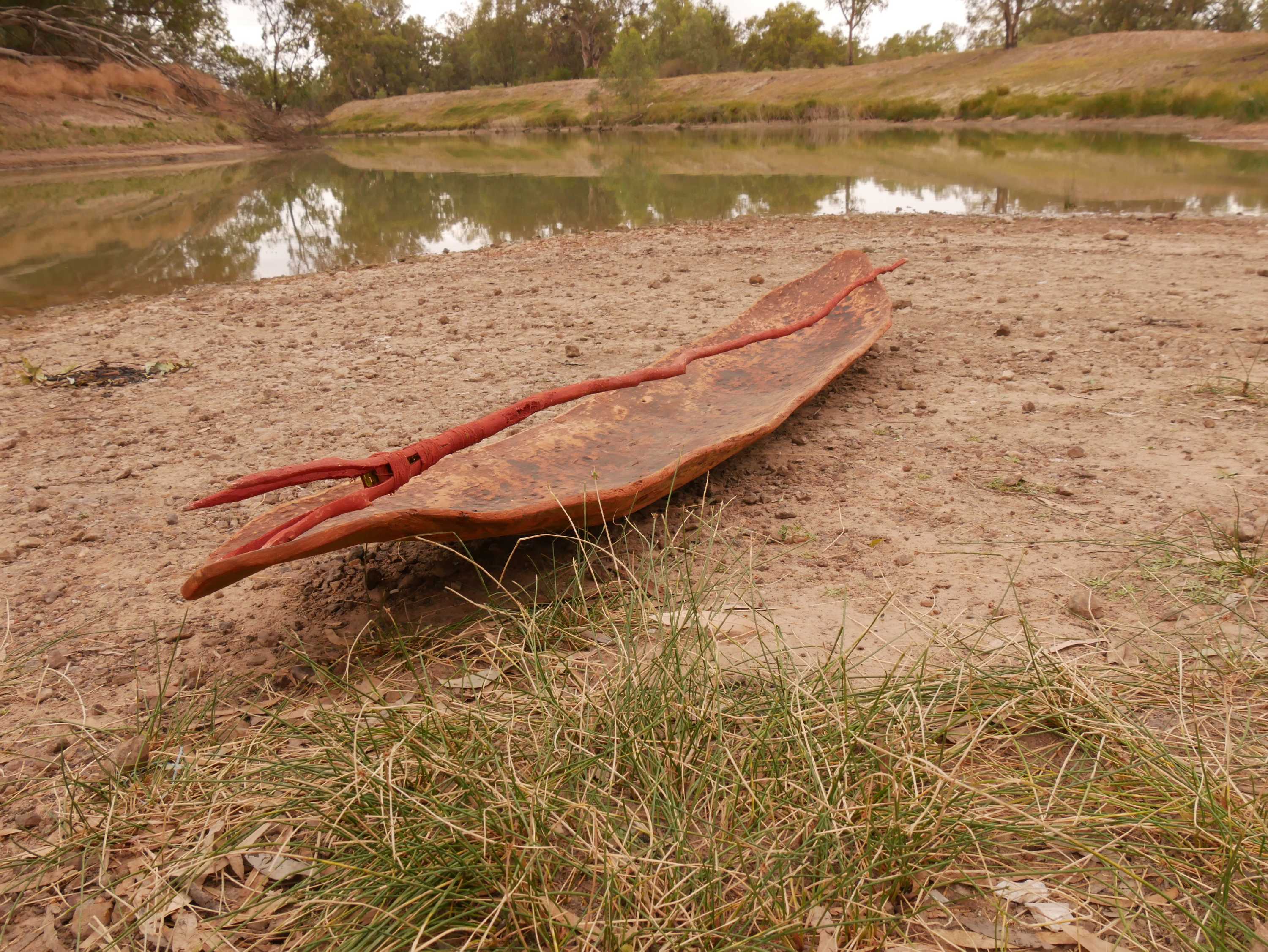 Wilcannia witnesses historic floating of Aboriginal canoe along Darling