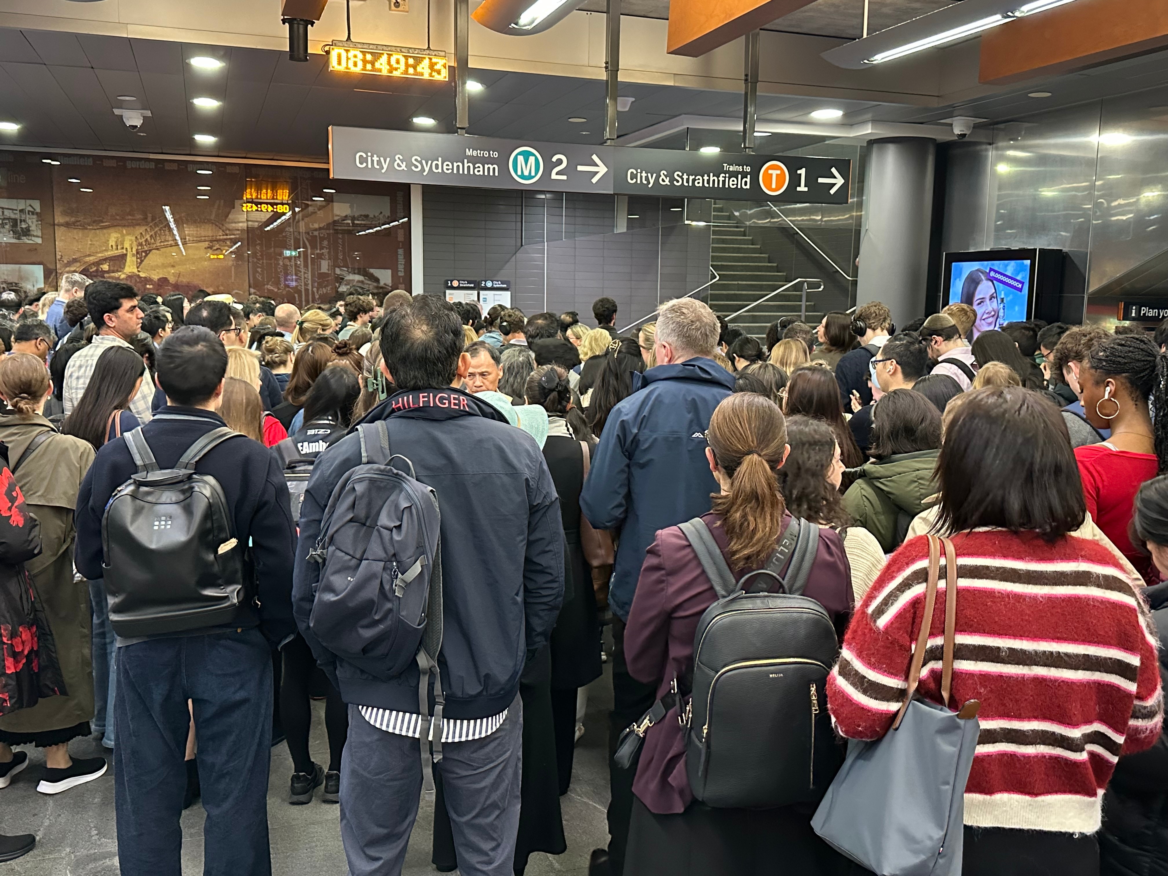 Sydney train delays impacting morning commuters
