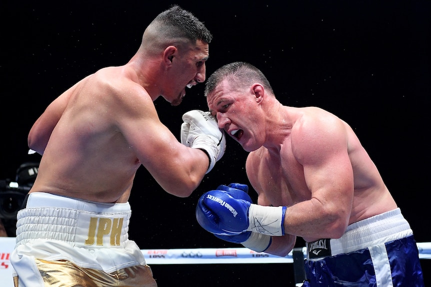 Paul Gallen is punched by Justis Huni