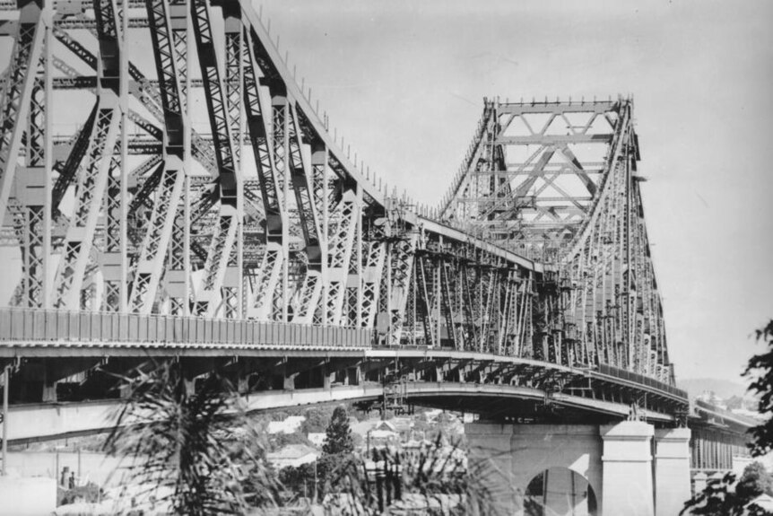 View of the almost completed Story Bridge, Brisbane, 1940