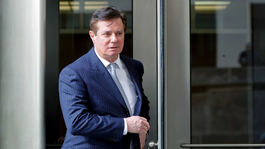 Paul Manafort leaves the federal courthouse in Washington.