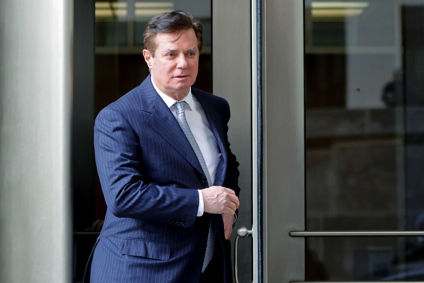 Paul Manafort leaves the federal courthouse in Washington.