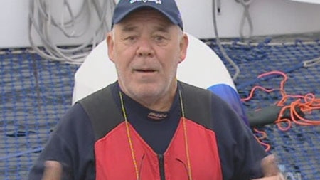 British yachtsman Tony Bullimore is on his way to NZ after abandoning his round-the-world attempt