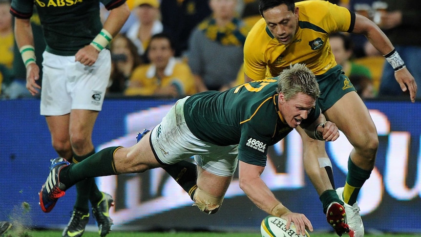 The Springboks' Jean de Villiers scores a try against Australia at Lang Park in September 2013.