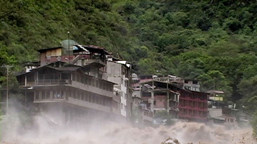 Heavy rains and mudslides have stranded about 2,000 tourists and residents.