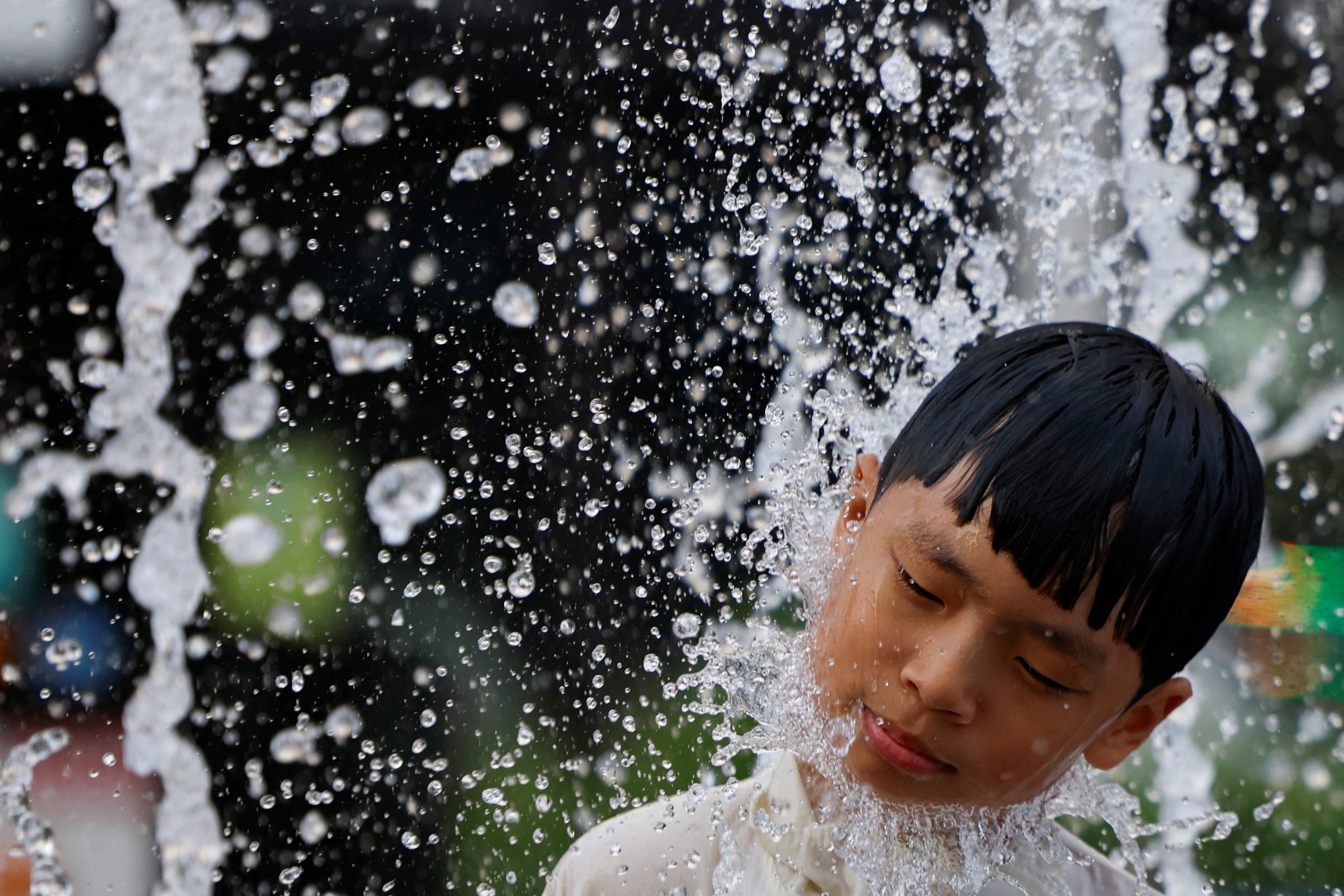 Koreans told to stop all outdoor activities as heat hits record high