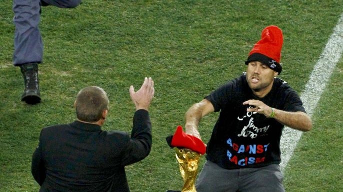 Close call as thief tries to pinch World Cup trophy