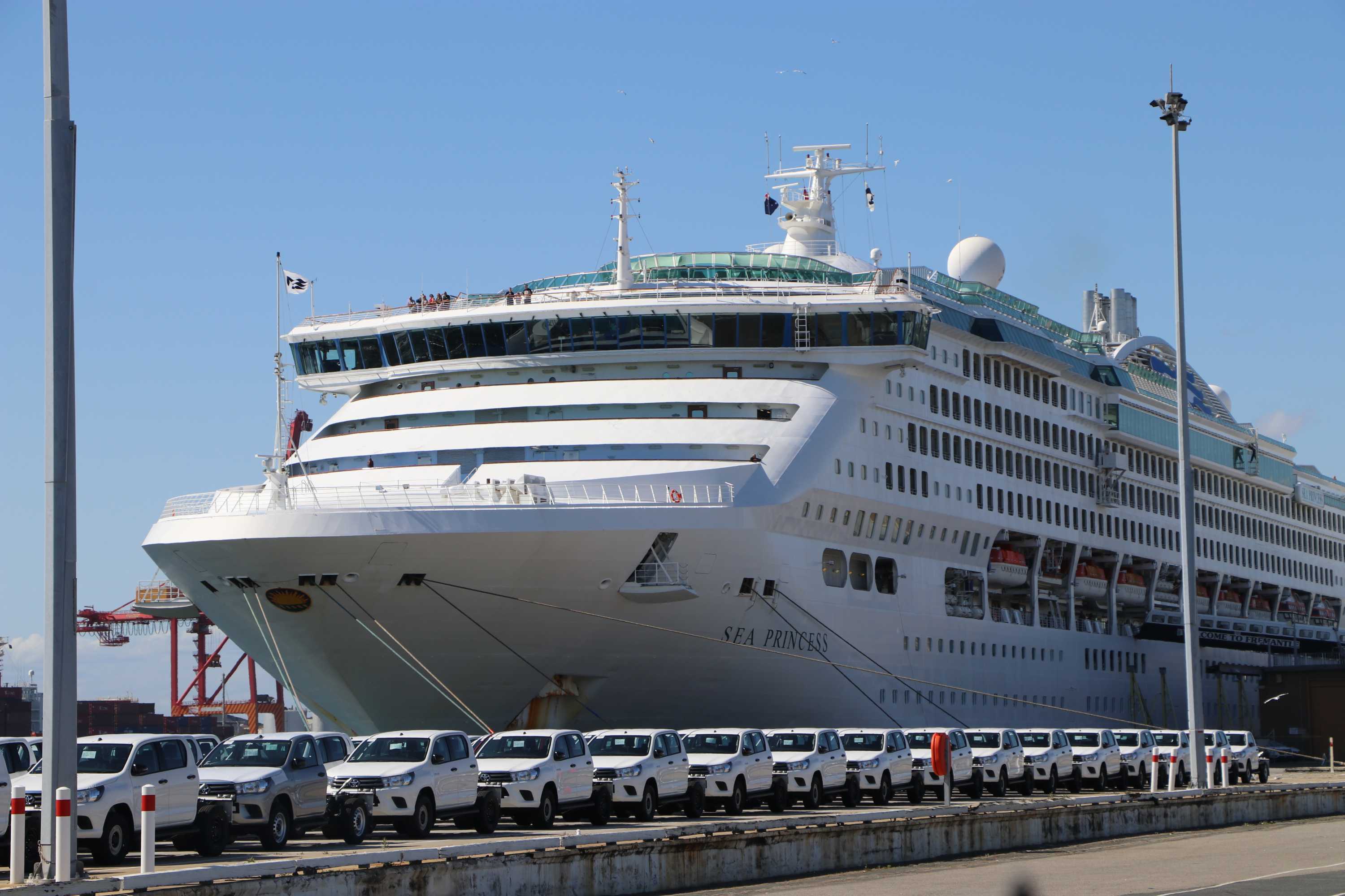 Fremantle to keep Carnival Australia cruise ships after WA