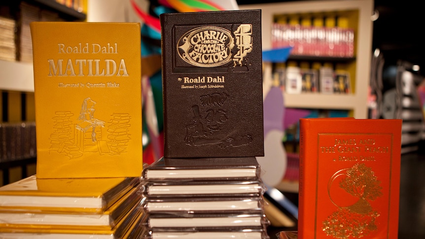Nouvelles éditions des livres de Roald Dahl, dont Mathilde et Charlie et la chocolaterie, critiquées par les écrivains