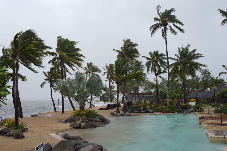 Cyclone Winston - Fiji's biggest island starts to feel the impacts of the category 5 storm