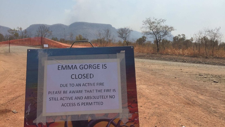 Sign showing Emma Gorge is closed