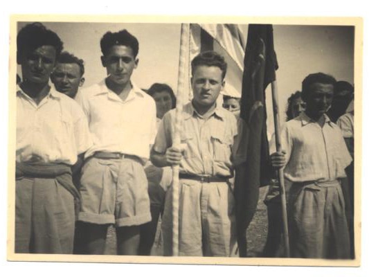 Tuvia Lipson is in the front, 2nd from the left, in Italy 1945 waiting to go to Palestine.