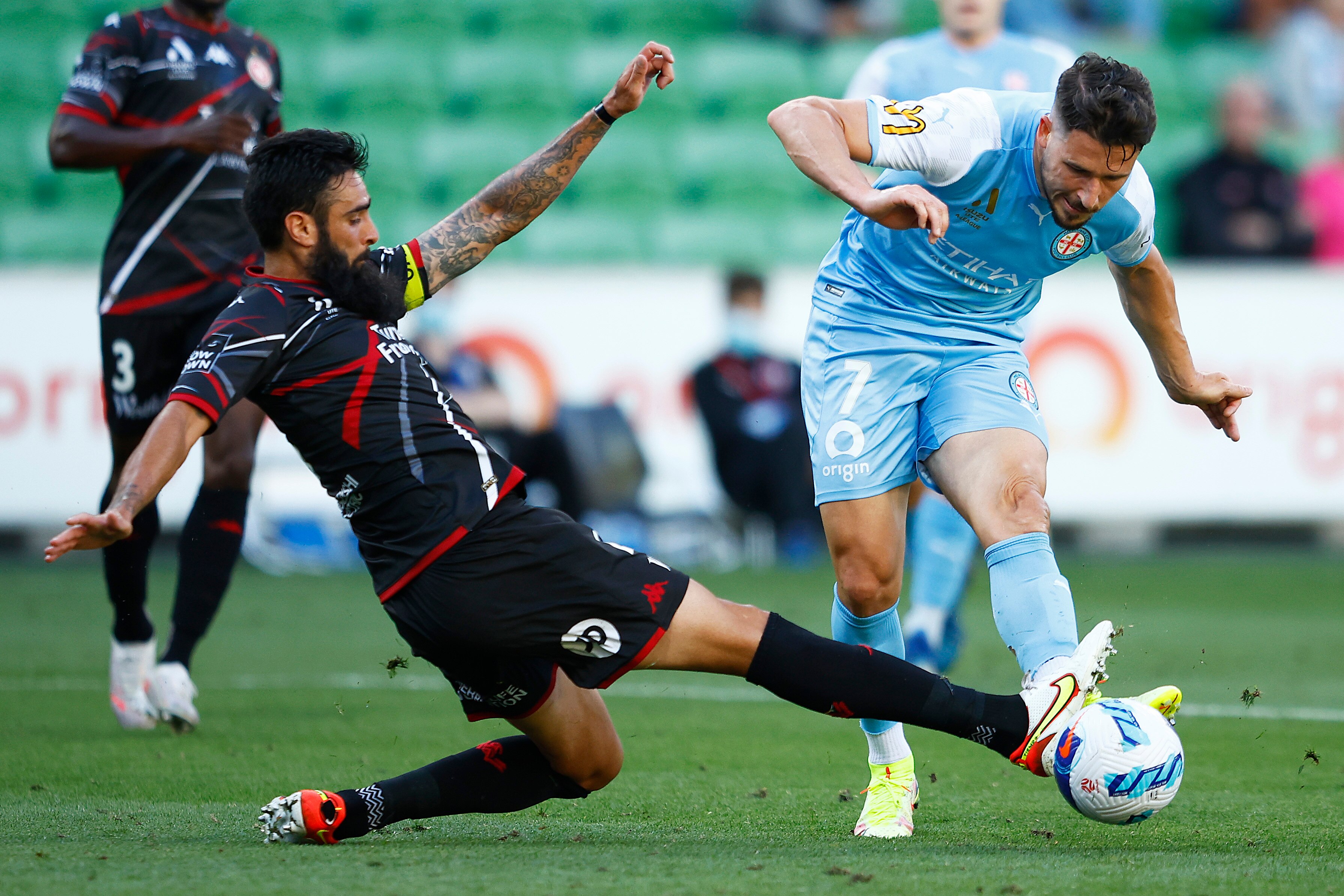 Wanderers Lose Captain To Injury In Chaotic A League Men Draw With Melbourne City Abc News