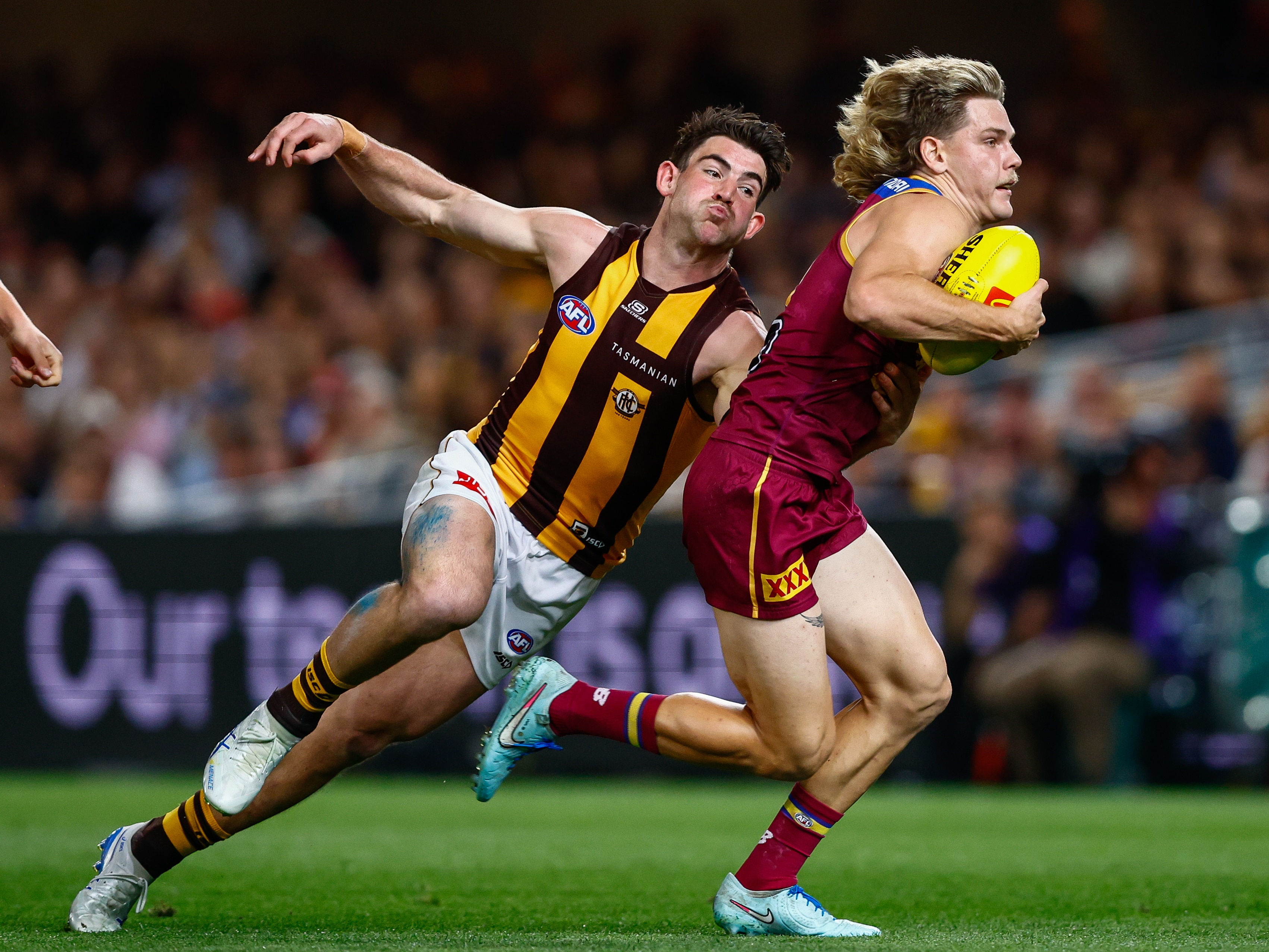 Live: Hawks and Lions face off for grand final spot to face Dockers
