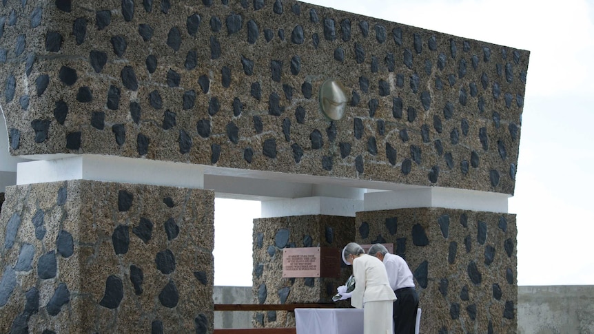 Japanese Emperor Akihito and Empress Michiko lay floral tribute at war memorial in Palau