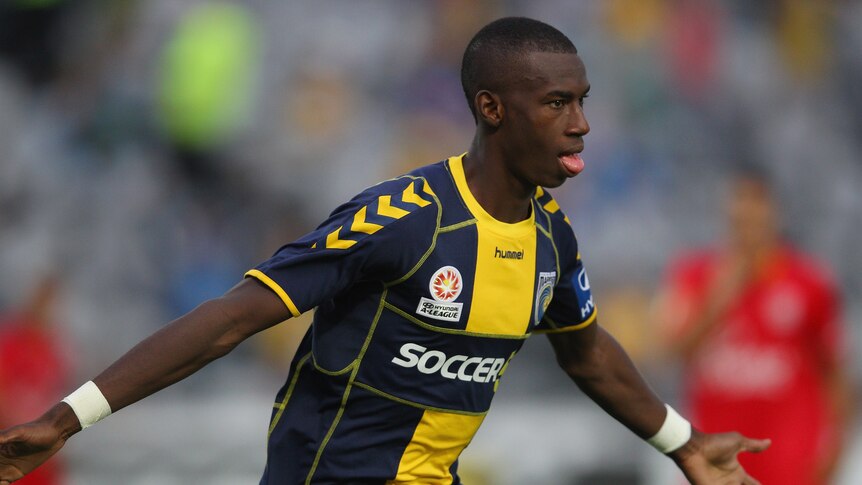 Bernie Ibini's goal kept the Mariners top of the A-League going in the final round before the finals.