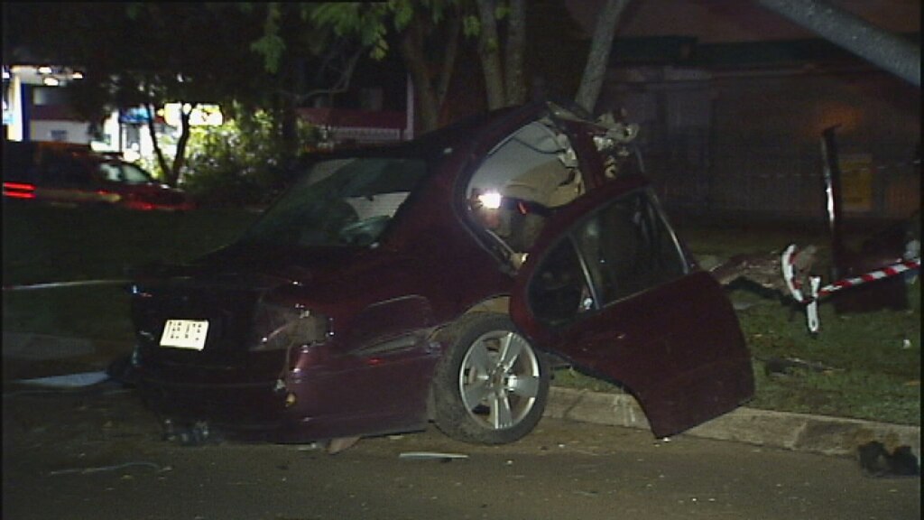 Man dies after car hits light pole and breaks up - ABC News