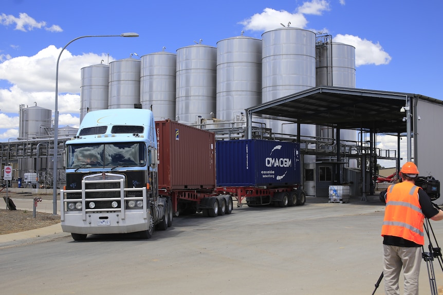 Riverina Oil canola plant at Wagga Wagga