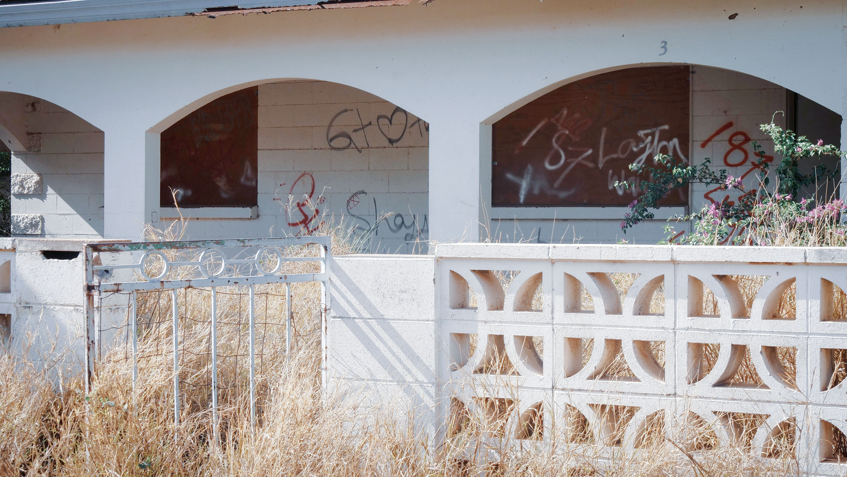 An abandoned house with graffiti 
