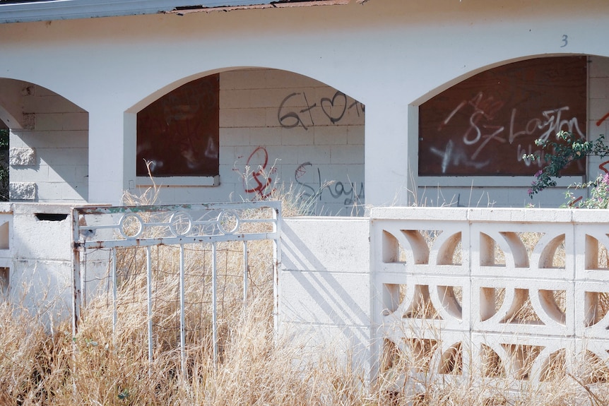 An abandoned house with graffiti 