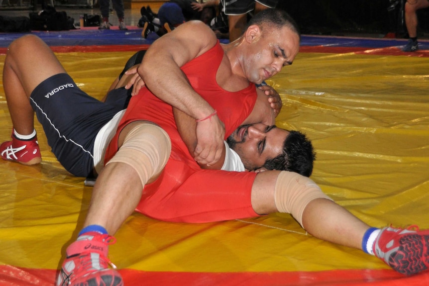Vinod Kumar grapples in the ring