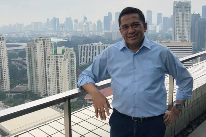 Irvandi Ferizal adalah salah seorang direktur sebuah kelompok bank di Jakarta.