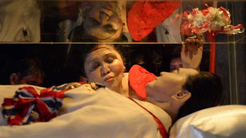 Imelda with the body of Ferdinand Marcos