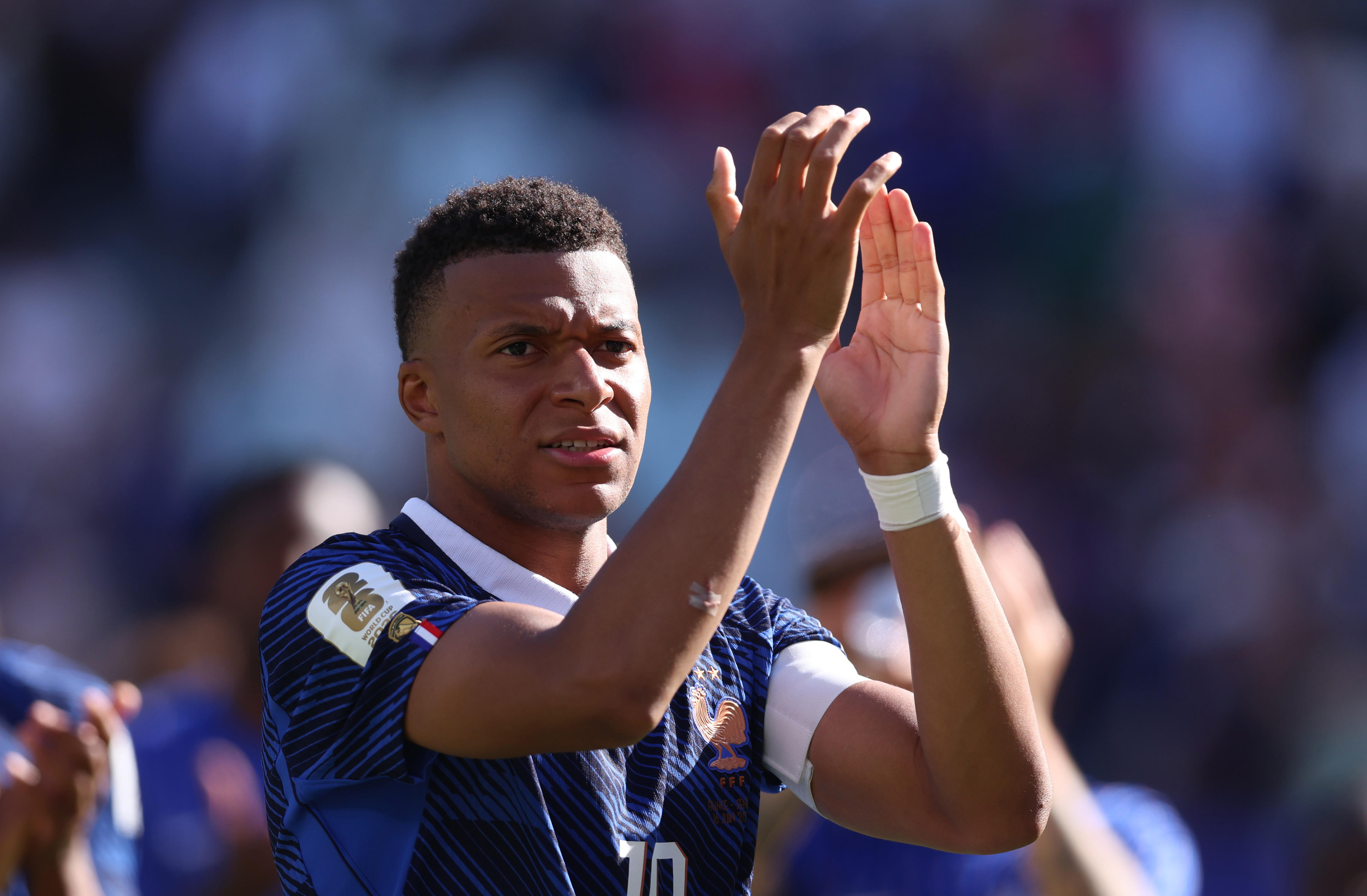 Kylian Mbappé claps