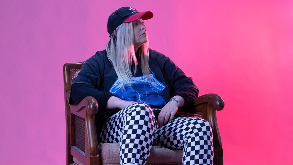 Tones and i певица. Гитара дэйва грола. Tones and i певица. Тони энди певица. Тони уотсон.