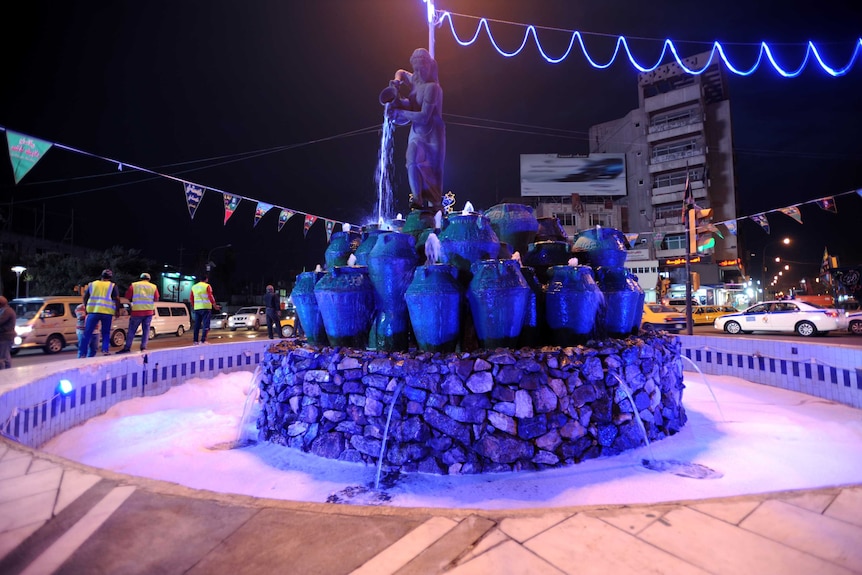 Kahramana Statue in Baghdad lit up in blue for UN 70th anniversary