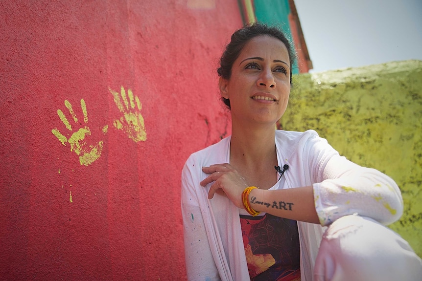 Artist Rouble Nagi in a Mumbai slum.