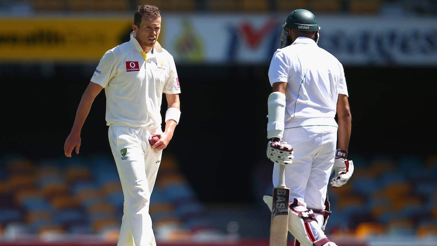 Peter Siddle (left) has a word with Hashim Amla
