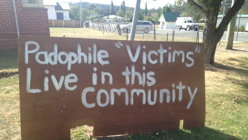 A sign protesting against the home for ex-prisoners