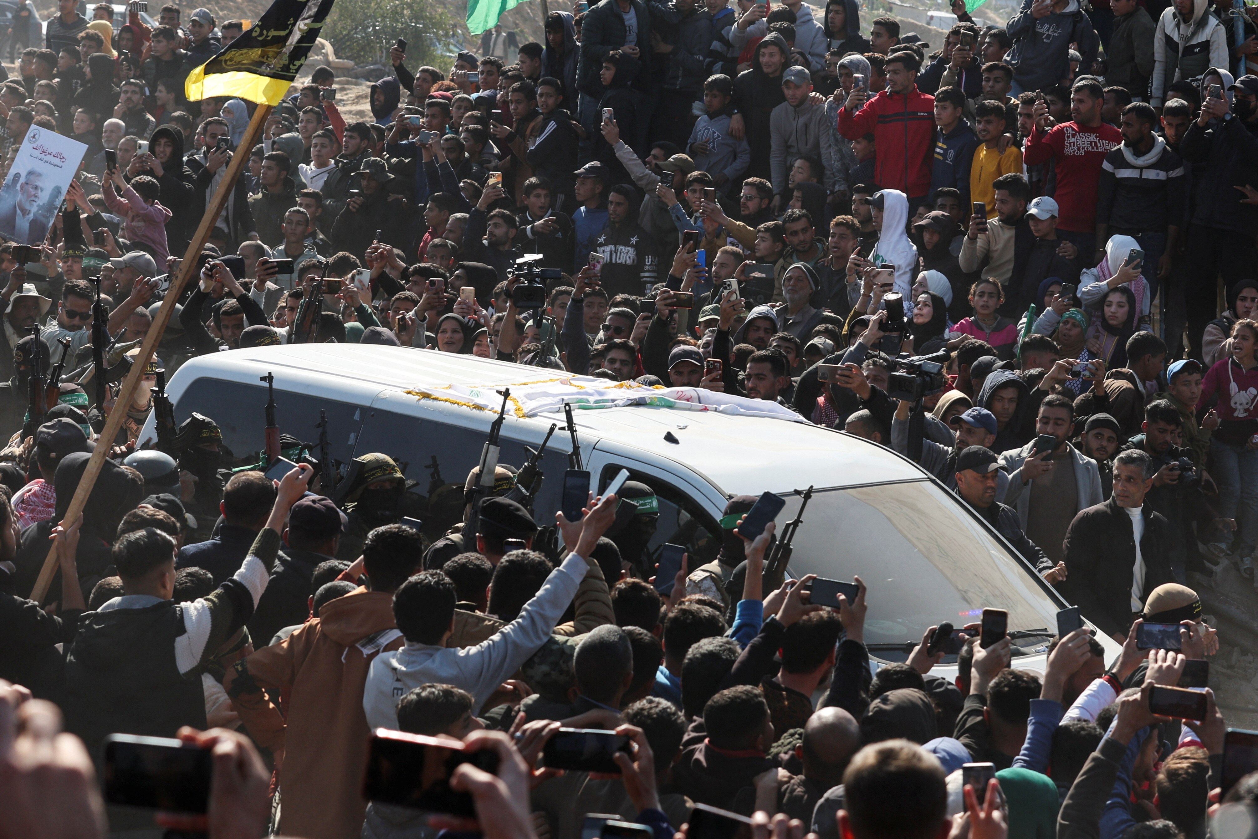 Israel delays release of Palestinian prisoners and detainees in protest of hostages treatment