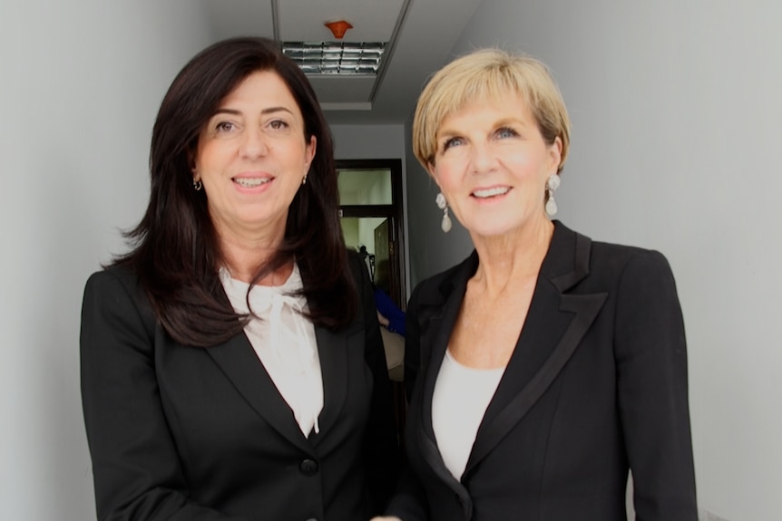 Palestinian economic Minister Abeer Odeh (L) with Australian Foreign Minister Julie Bishop.