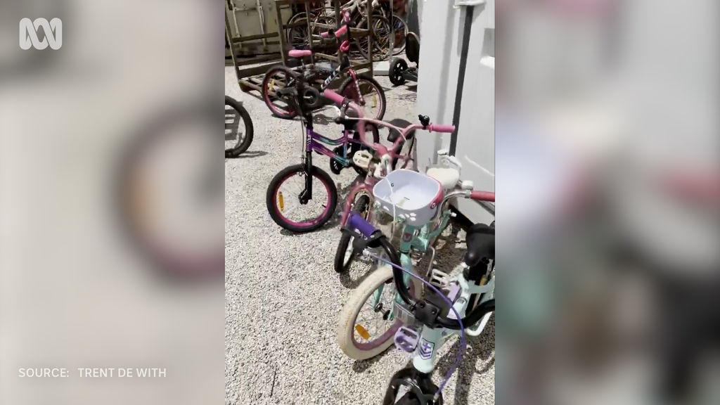 Spreading Christmas cheer in Katherine - ABC News