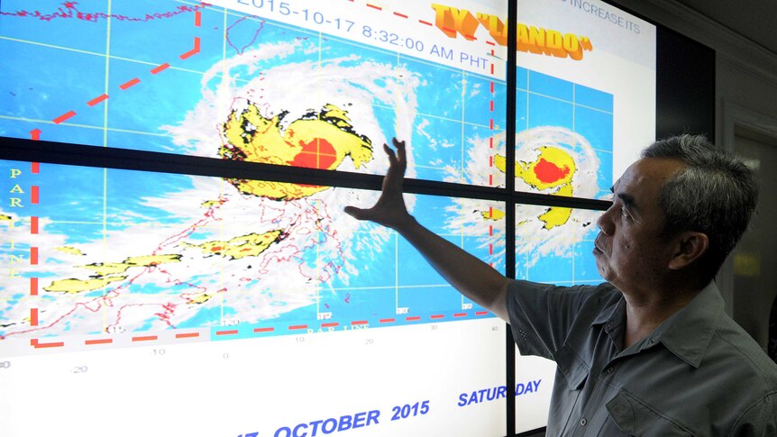 Cyclone Koppu makes landfall in the Philippines
