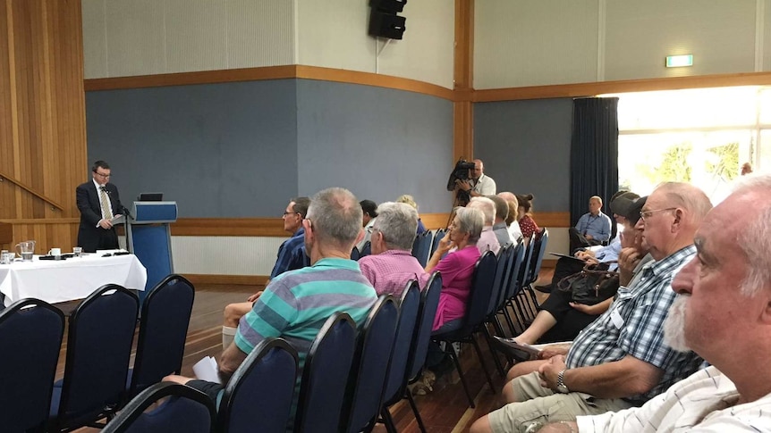 Department of defence addresses meeting at Oakey about contamination