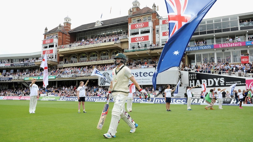 Australia's Chris Rogers walks out to bat at The Oval on August 20, 2015.