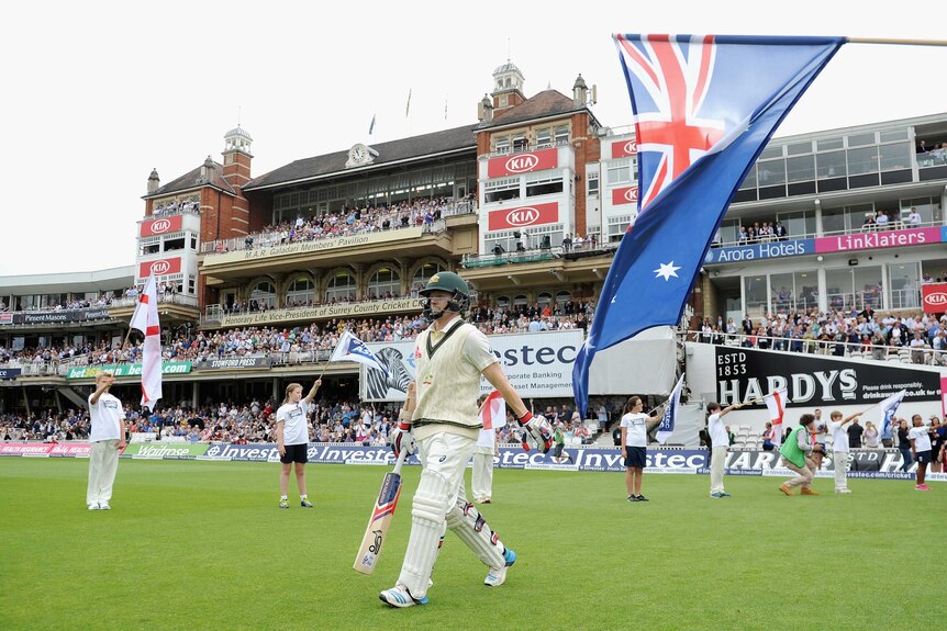 Australia's Chris Rogers walks out to bat at The Oval on August 20, 2015.