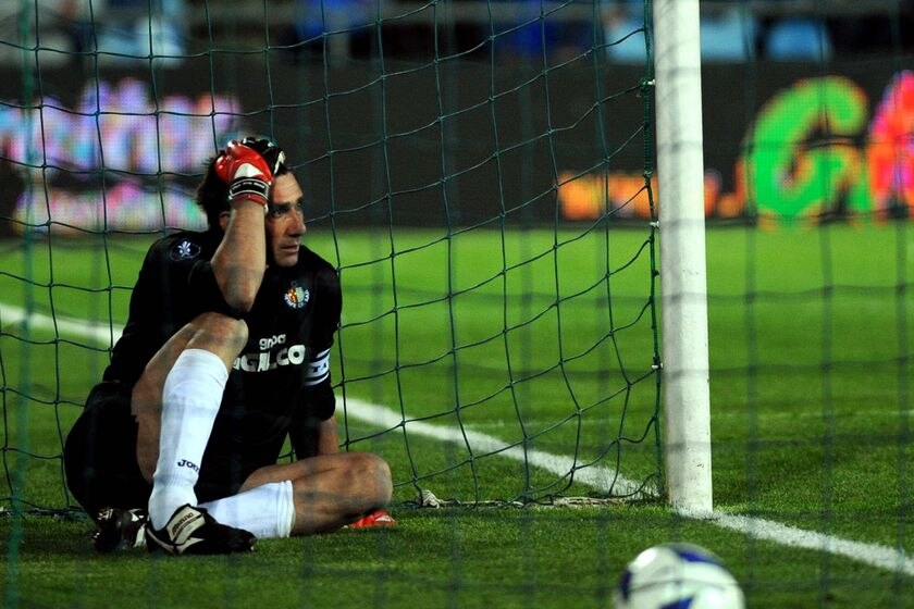 Getafe's goalkeeper Pato looks dejected after Bayern Munich's Luca Toni scored