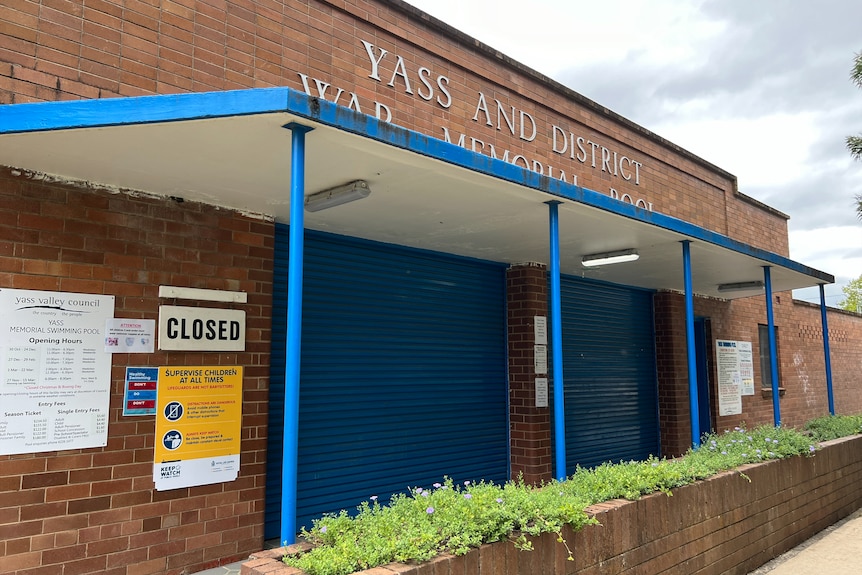 Yass and District War Memorial Pool with its shutters down and a closed sign.