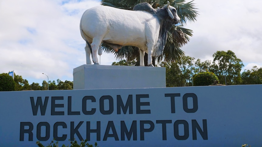 A braham bull statue atop a sign that says Welcome to Rockhampton.