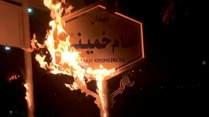Protesters set fire to Iranian leader house