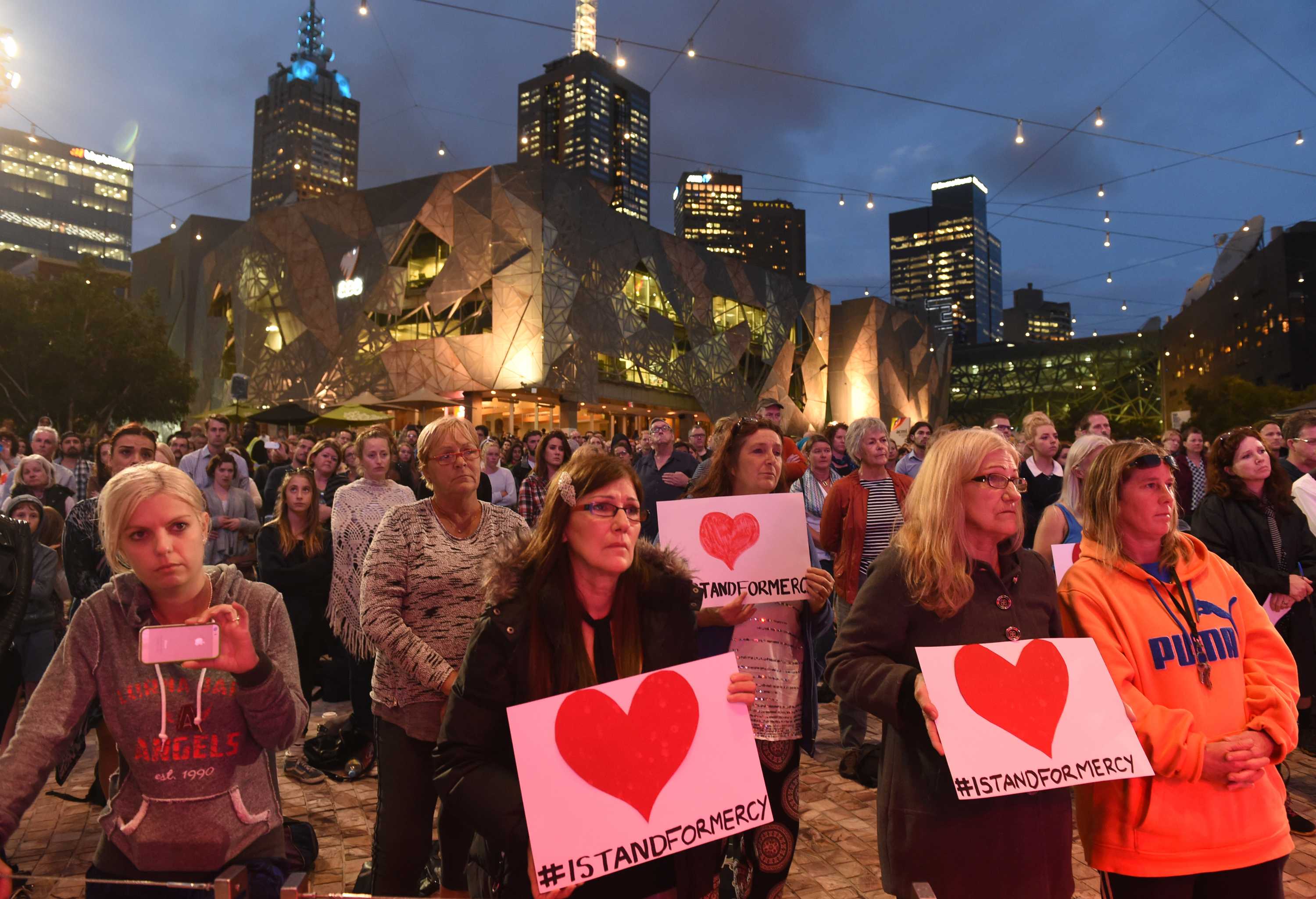 Bali Nine: Vigil hears emotional statements from Andrew Chan and Myuran Sukumaran, Ben Quilty and Alan Jones call for mercy - ABC News