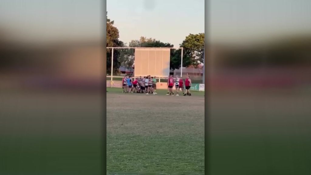 Brawl of AFL players on ground